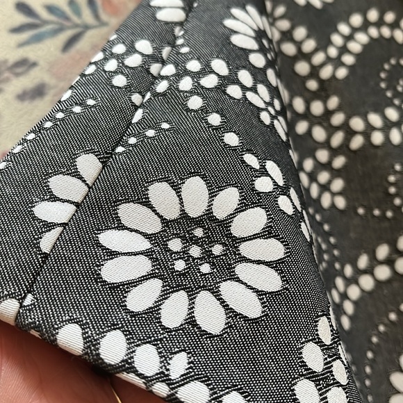 Banana Republic Pencil Skirt size 2 - Picture 11 of 12